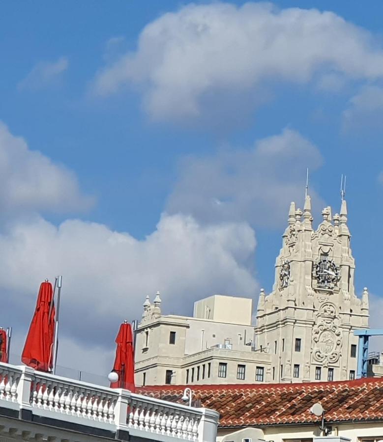 Hostal Riesco Madrid Bagian luar foto