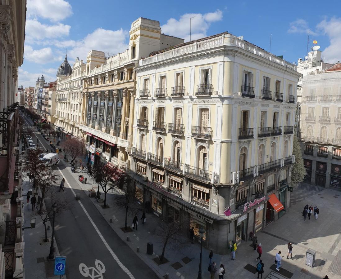 Hostal Riesco Madrid Bagian luar foto