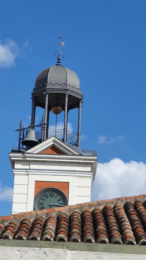 Hostal Riesco Madrid Bagian luar foto