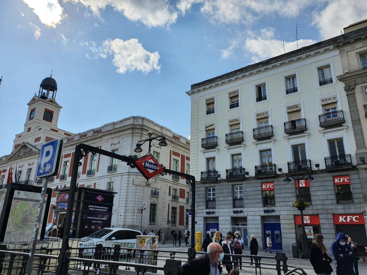 Hostal Riesco Madrid Bagian luar foto