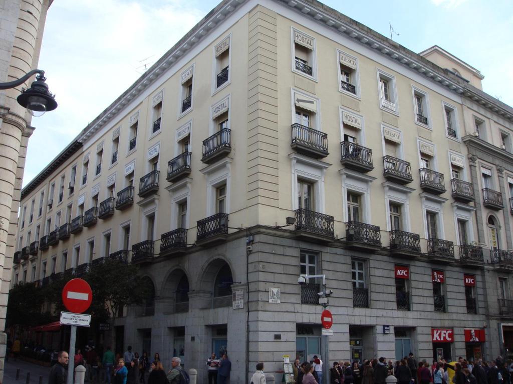 Hostal Riesco Madrid Bagian luar foto
