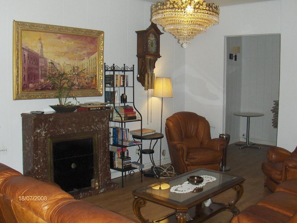 Hostal Riesco Madrid Bagian luar foto