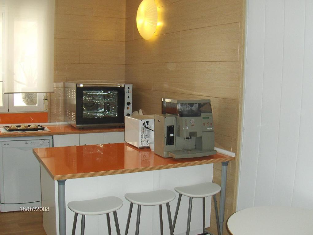 Hostal Riesco Madrid Bagian luar foto