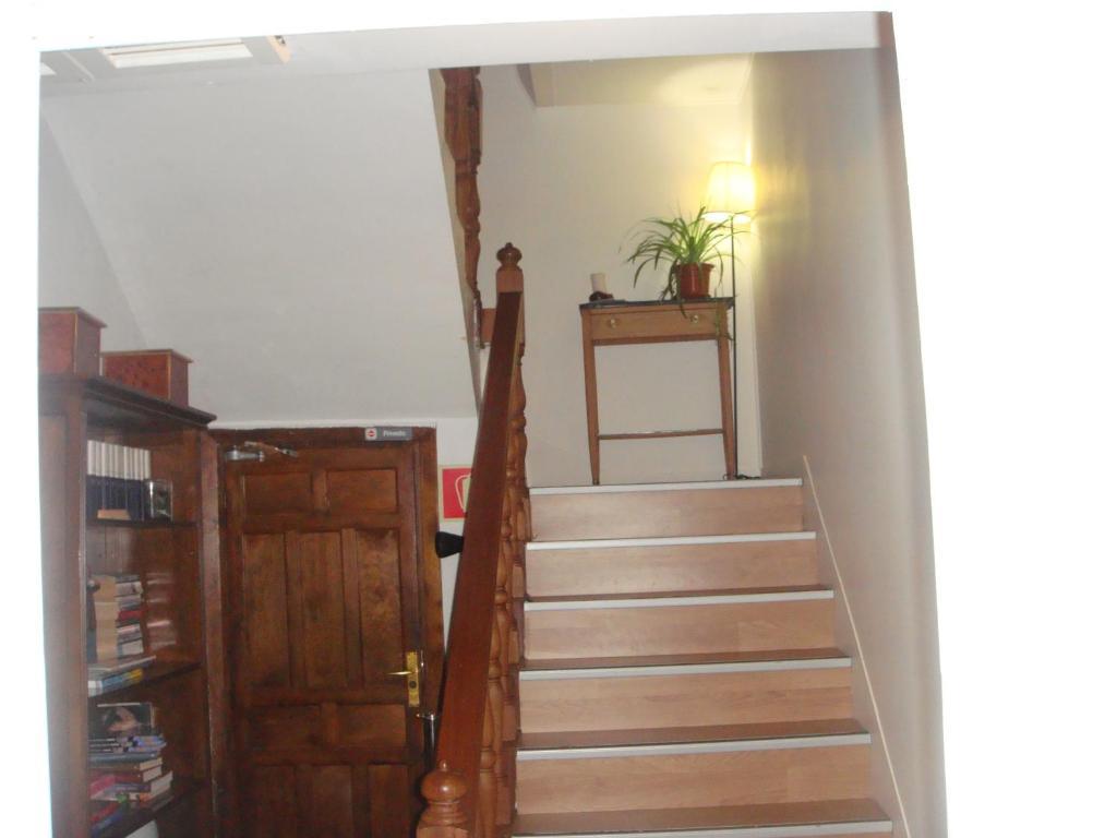 Hostal Riesco Madrid Bagian luar foto