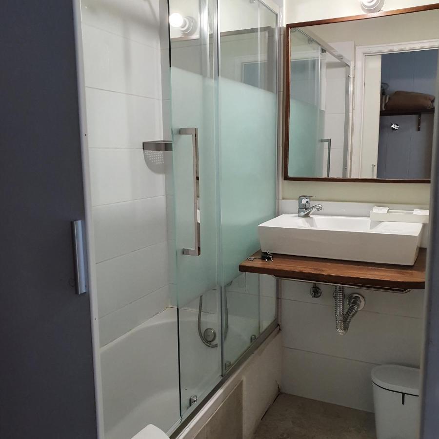 Hostal Riesco Madrid Bagian luar foto