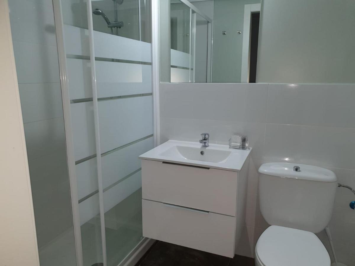 Hostal Riesco Madrid Bagian luar foto